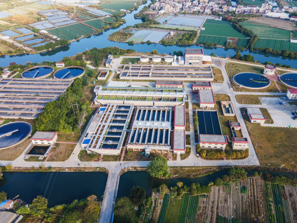 污水处理厂的鸟瞰图图片下载