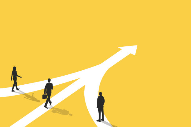 商人循着箭头寻找商机。有远见的领导，不同的业务路线，但相同的目标。象征着雄心、动力和漫漫长路图片下载