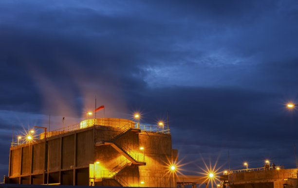炼油行业的夕阳工厂——石化厂图片下载
