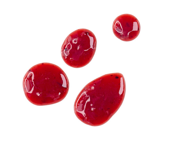 白色背景上有四个圆形的红莓酱或果酱图片下载