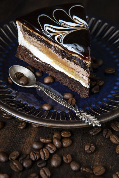 一块美味的巧克力蛋糕图片下载