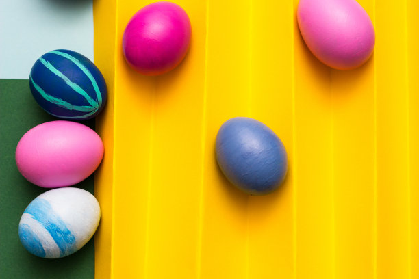 复活节快乐。复活节彩蛋的彩色背景图片下载