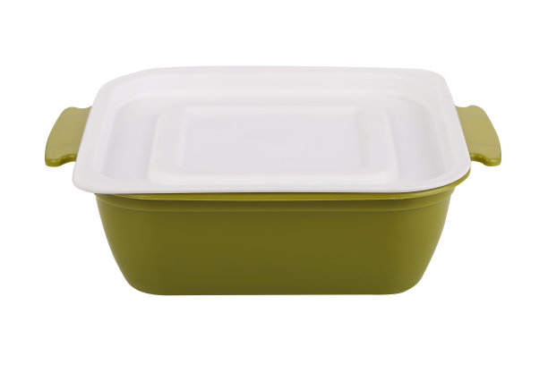 塑料食品容器堆叠在一起，隔离在白色背景上。家庭产品的厨房，准备，存储容器，和服务产品的厨房和家庭。食品容器。图片下载