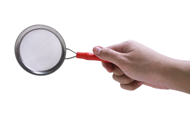 白色背景隔离的手持式滤器，烹饪设备，用于过滤或排水的筛网。图片下载