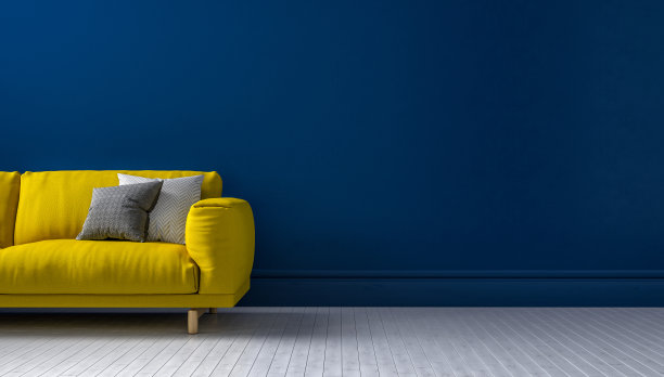 客厅内饰有沙发和蓝色墙壁背景。三维渲染图片下载