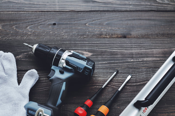 工作工具和木桌图片下载