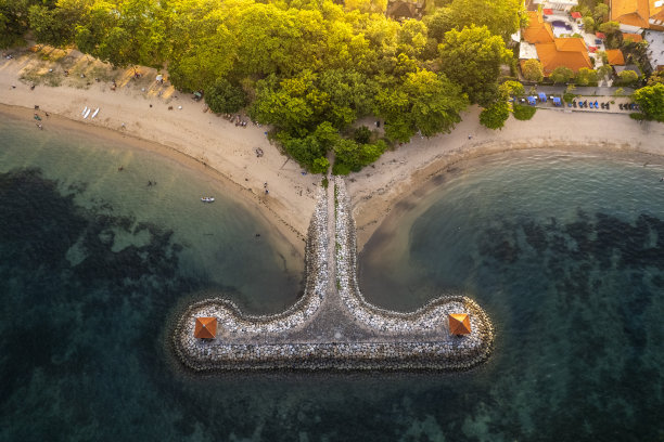 沙努尔海滩，印度尼西亚巴厘岛最好的日出地点之一。图片下载