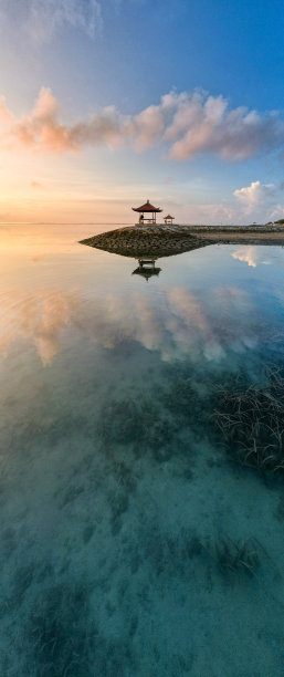 沙努尔海滩，印度尼西亚巴厘岛最好的日出地点之一。图片下载