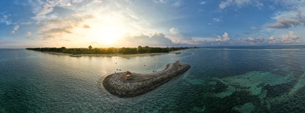 沙努尔海滩，印度尼西亚巴厘岛最好的日出地点之一。图片下载