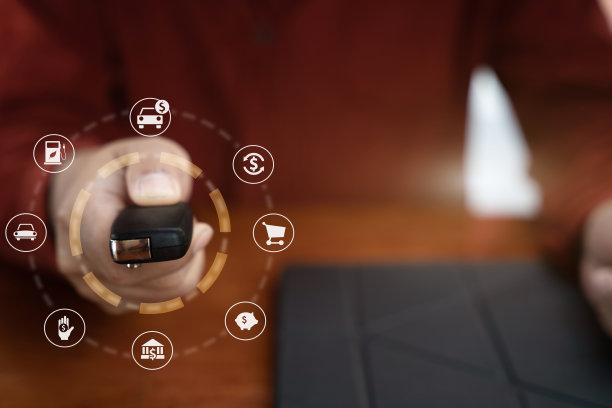 特写一辆车的钥匙和钱为贷款信用金融，租赁和租赁的概念。图片下载