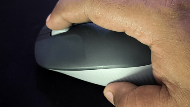 手持电脑鼠标图片下载