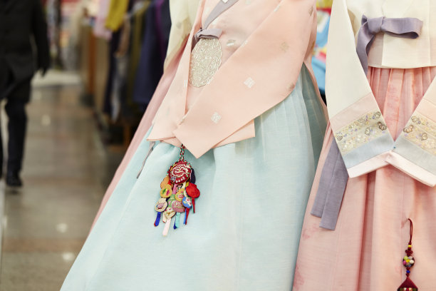 韩服陈列在店里图片下载