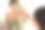 年轻漂亮的黑发女子在家里对着镜子刷牙，笑容灿烂图片下载