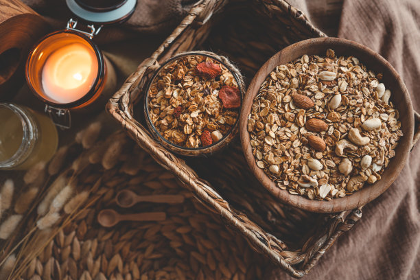 自制麦片在木碗顶部视图图片下载