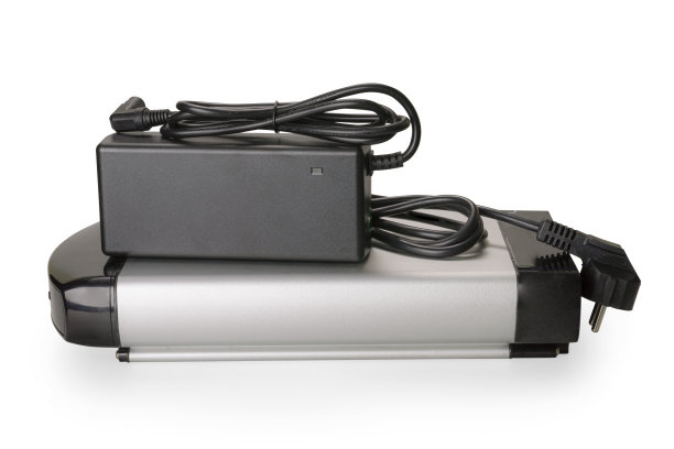 电动自行车电池和充电器设置隔离与剪切路径图片下载