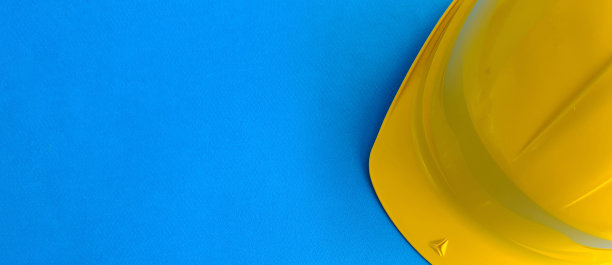 黄色安全帽在蓝色背景的地方文字和广告横幅图片下载