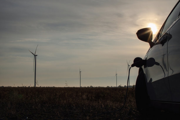 可再生能源的电站电动汽车图片下载
