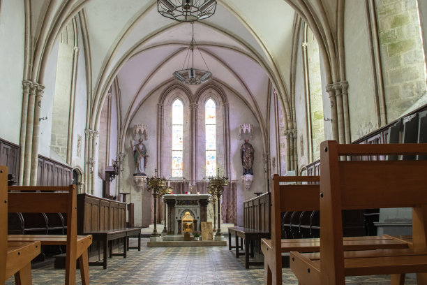 Biville。圣皮埃尔教堂的唱诗班和祭坛。Manche。诺曼底图片下载