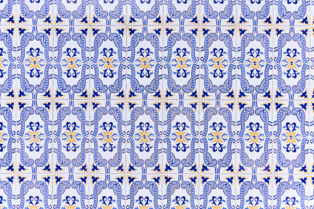 传统手绘的azulejos瓷砖装饰着Gafanha da Nazare的一栋建筑。图片下载