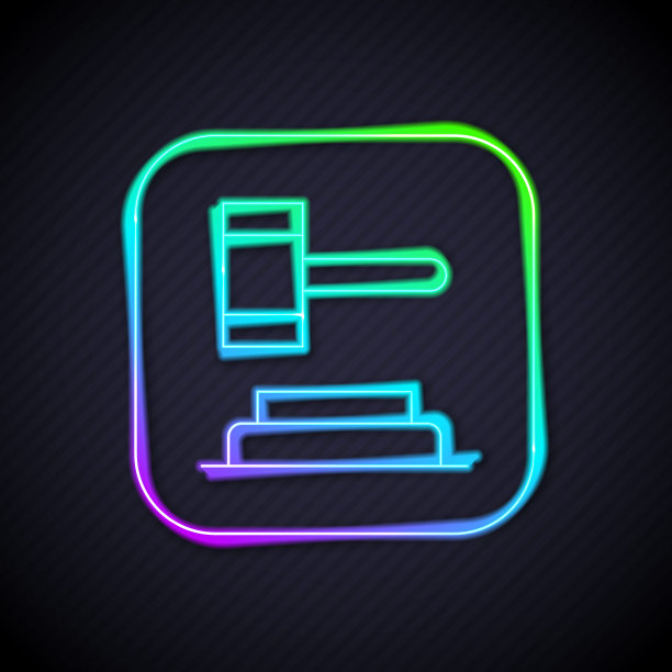 发光的霓虹灯线法官木槌图标隔离在黑色背景。审判判决和法案的小槌，法院，司法。拍卖锤。向量图片下载