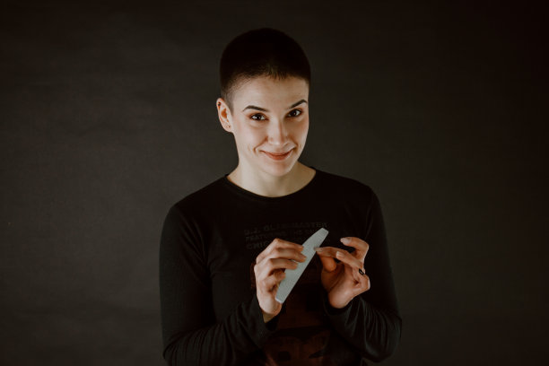 短发女模特图片下载