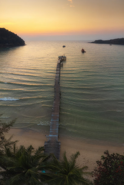 美丽的绿松石海滩的空中景观，日落在哥古特，traat省，泰国图片下载