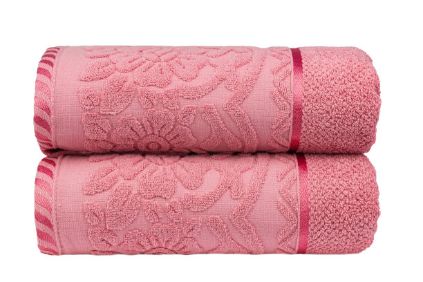 五颜六色的毛巾，卷起来堆在桌子上图片下载