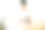 年轻的亚洲女人在靠窗的办公室工作图片下载
