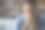 在家沙发上沉思的年轻黑人男人特写肖像图片下载