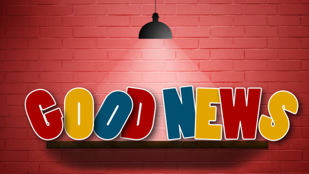 用一盏灯和一个文字“好消息”对着红砖墙进行3D渲染图片下载