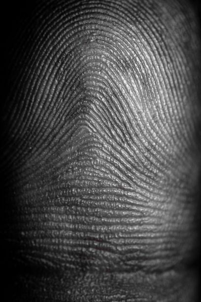 灰度垂直拍摄的索引指纹创建一个图案背景图片下载