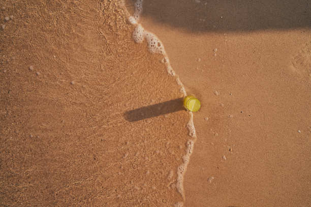 夏日主题饮料形象。图片下载