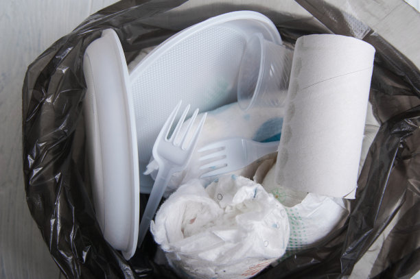垃圾袋，垃圾，塑料和尿布特写。环保，生态，零浪费。图片下载