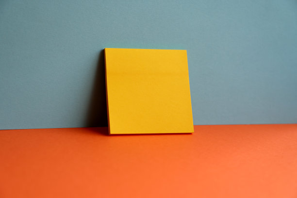 彩色背景的空白不干胶纸图片下载