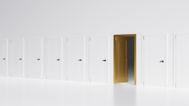 一扇打开的金色大门在未打开的时候就关上了。图片下载