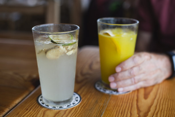 鲜橙汁和柠檬汁加姜图片下载