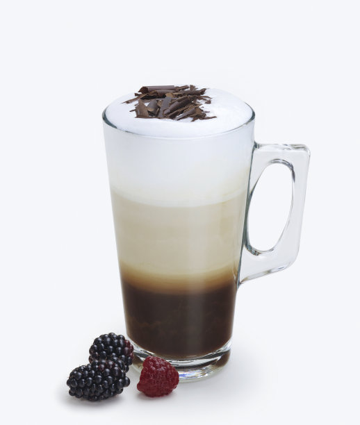 白色背景下的夏日佳酿。苏打拿铁和巧克力图片下载