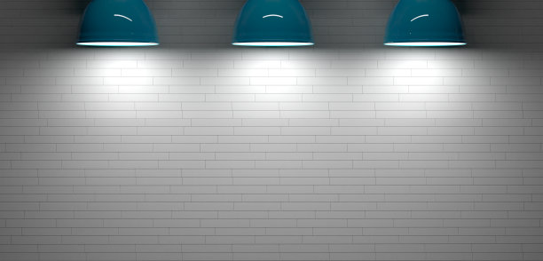 白色的砖墙和三盏蓝色的吸顶灯图片下载