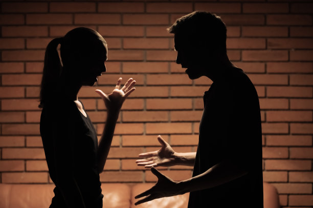 不幸福的夫妻吵架打架图片下载