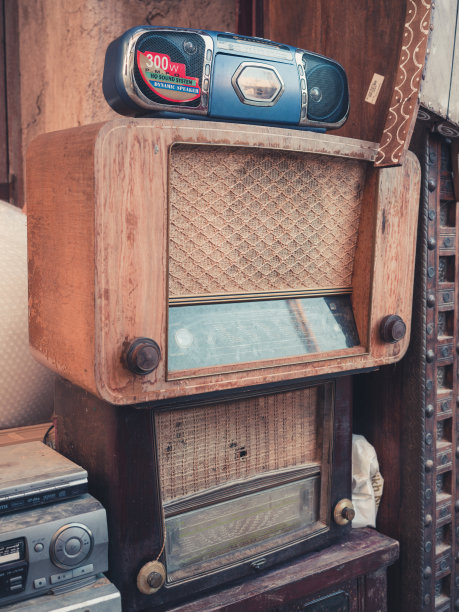 遗留-旧电子设备的堆栈图片下载