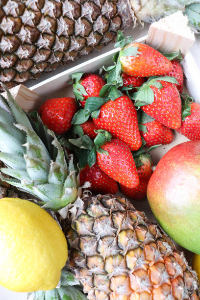 菠萝，草莓，柠檬和芒果图片下载