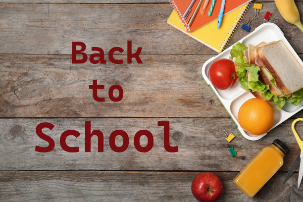 平面构图与健康食品的学校儿童的木制背景图片下载