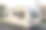 大篷车停在现代化的城市里，没有人。图片下载