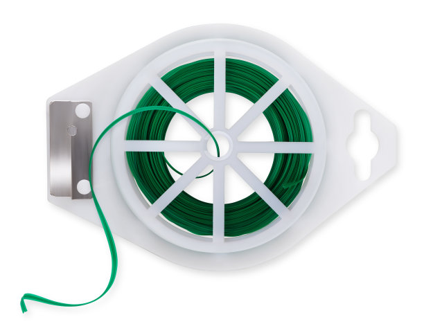 塑料园带，用于捆扎和固定植物，蔬菜园工作。橡胶束串修剪葡萄园或果树，顶视图隔离在白色背景与修剪路径图片下载