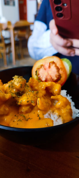 美食自拍，在餐厅里拍美食图片下载