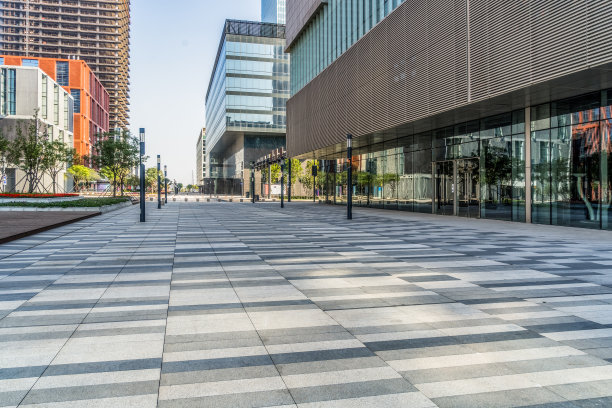 中国的现代建筑和空旷的人行道图片下载