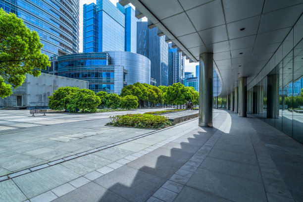 中国的现代建筑和空旷的人行道图片下载