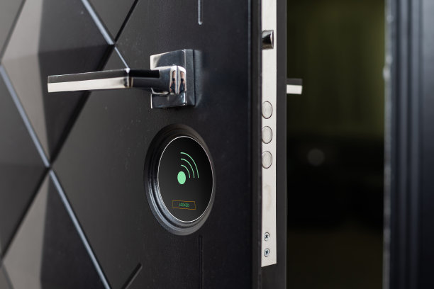 门把手横截面和锁。图片下载