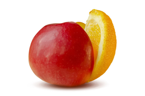 红苹果里的一片橘子。图片下载