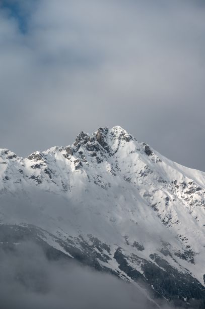 雾中的蒂罗尔诺德凯特雪山对所有度假者来说都是一种美妙的体验图片下载